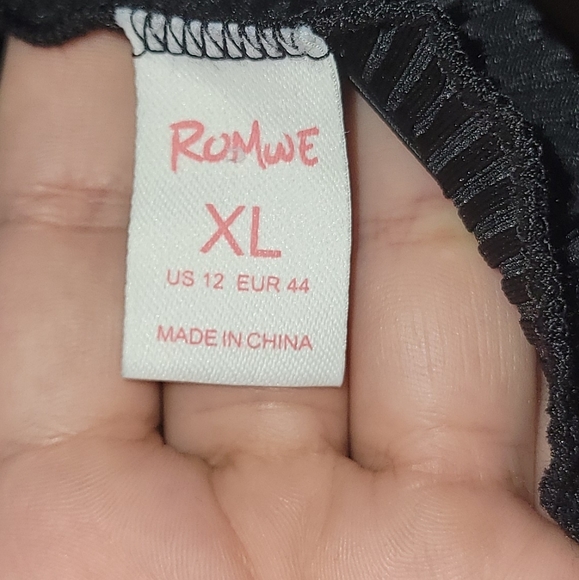 Ribbed Rhinestone Heart - Picture 4 of 4